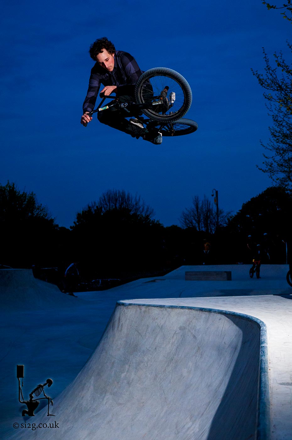 BMX Hip Transfer - Robin Fenlon transfers over the hip at the opening of Dorchester skatepark.