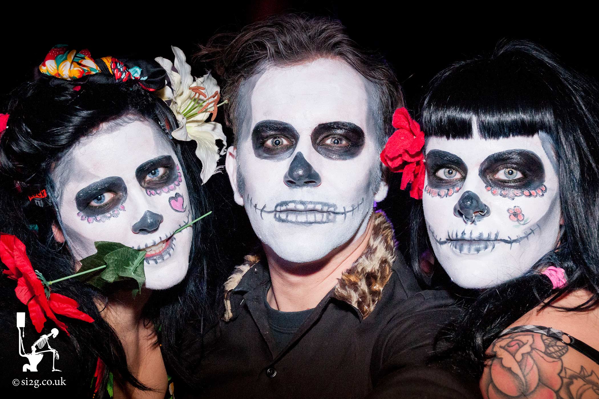 Los Dias De Los Muertos - Event photography for a one-off themed night for a large night club.  Party-goers were given free entry if attending in fancy dress.  All acts that evening were themed as part of the Mexican celebration of remembrance.